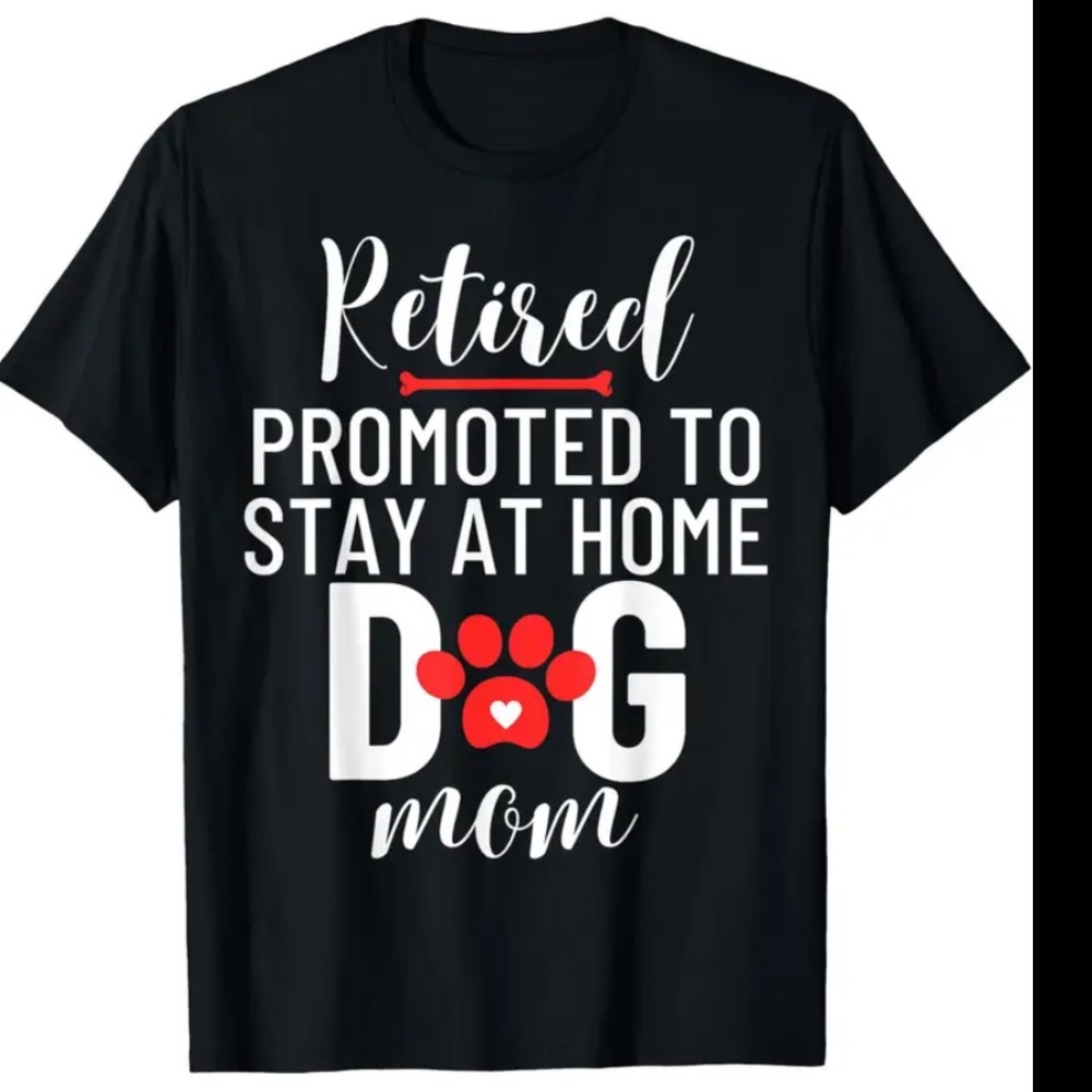 “ Retired Dog Mom” T-Shirt 100% Cotton Size Large 🐾🆕🐾